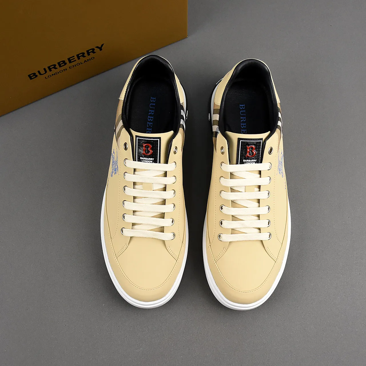 PP400⛳️⛳️⛳️Burberry [Burberry] fashionable sports and casual shoes, the upper is made of first-layer cowhide with plaid material, first-layer pigskin lining, and rubber outsole. Men's size 38-44.